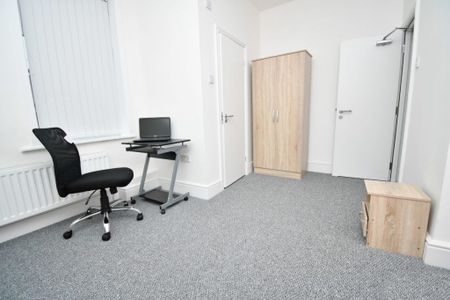 Room , Coultate Street - Photo 4