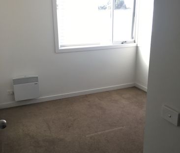 Bundoora - Photo 2