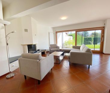 Beautiful semi-detached villa with 6.5 rooms in Pregny-Chambésy. - Photo 1