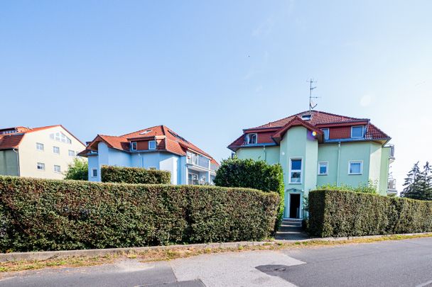 Frisch modernisierte Maisonettewohnung inkl. Pkw-Stellplatz, nahe Autobahn und Flughafen. - Photo 1