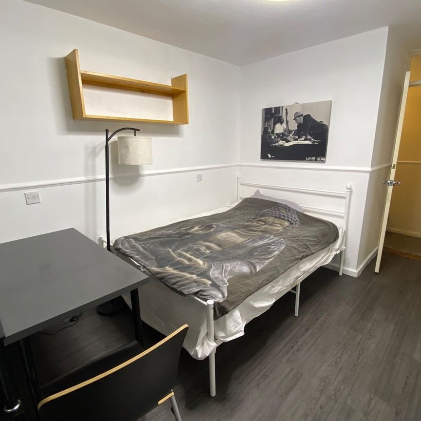 Room in a Shared Flat, New Place Square, SE16 - Photo 2