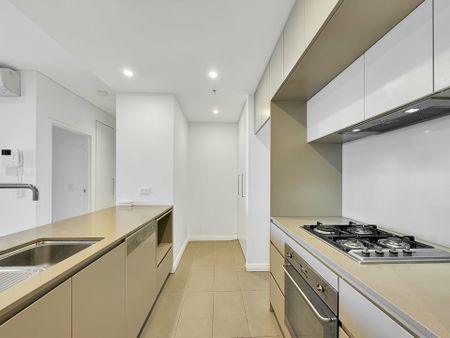 Ultra Convenient Location & Spacious Layout ! - Photo 3