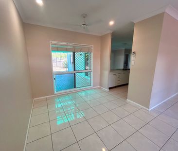 NO REAR NEIGHBOURS, IN-GROUND POOL, 4 BEDROOMS - WHAT MORE CAN YOU ... - Photo 1