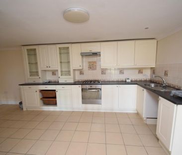 3 bedroom ground floor maisonette to rent - Photo 5