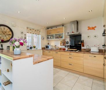 4 bedroom detached house to rent - Photo 6