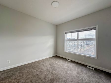 2 Bed + Den Townhome In Quarry Park With Garage & A/C - Photo 5