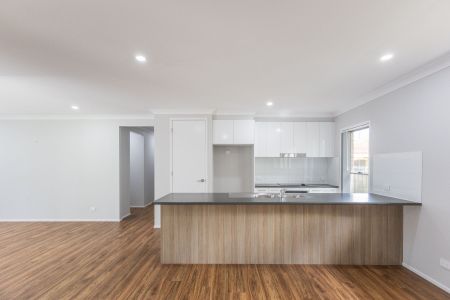 Beautiful near new home moments from waterfront - Photo 2