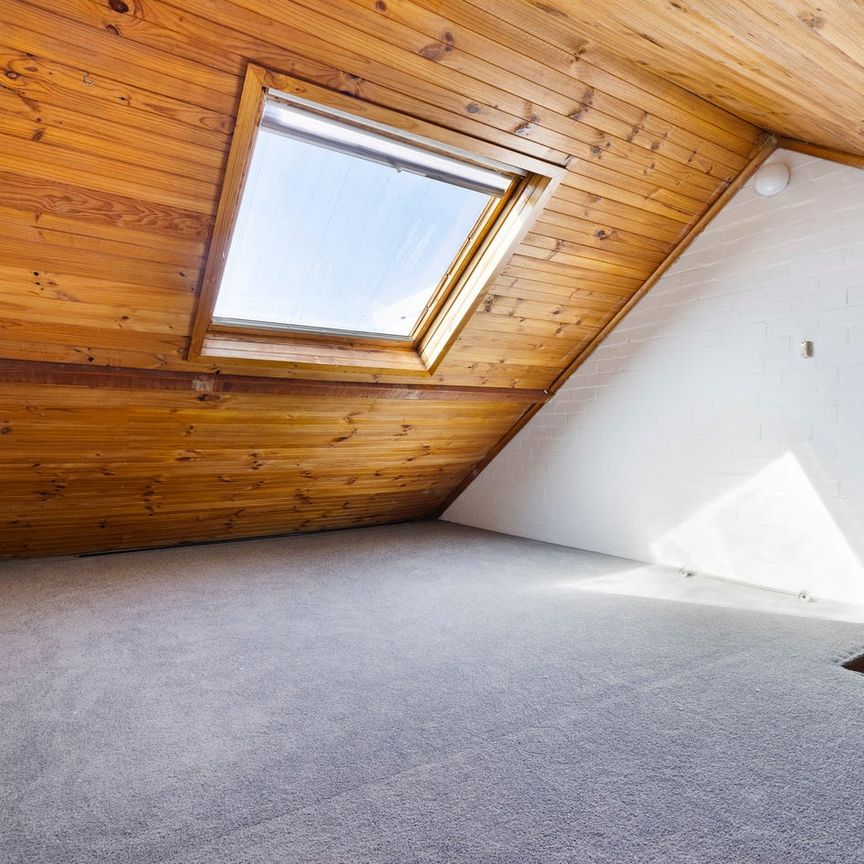 Delightful one-bedroom semi - Photo 1