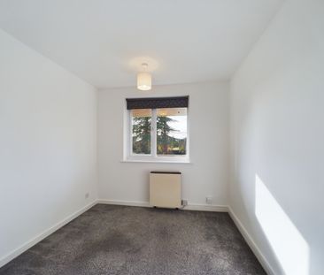 2 bedroom in Ray Park Avenue, Maidenhead - Photo 2