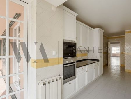 3 room luxury Flat for rent in Cascais e Estoril, Portugal - Photo 2