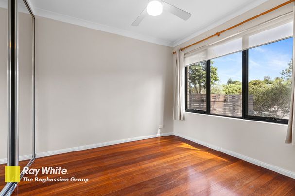 Large 4 Bedroom Duplex - Walk To Train Station - Photo 1