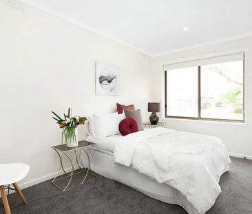 Modern Light-Filled Apartment in Sought-After Box Hill - Photo 2