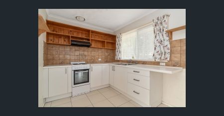 Comfort and Convenience ~ 3 Bed 1 Bath Family Home ~ Large Yard ~ Ducted Heating - Photo 4