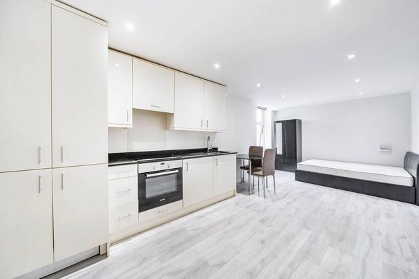 Studio to rent - Photo 1