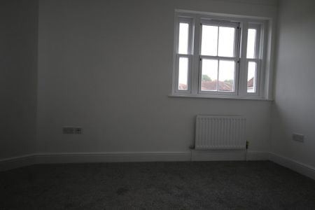 3 bedroom end of terrace house to rent - Photo 5