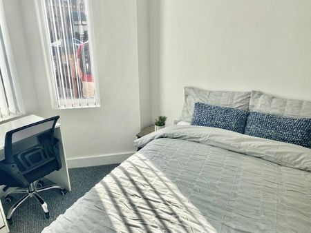 5 bedroom terraced house to rent - Photo 2