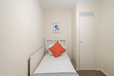 1 bedroom in a house share to rent - Photo 4