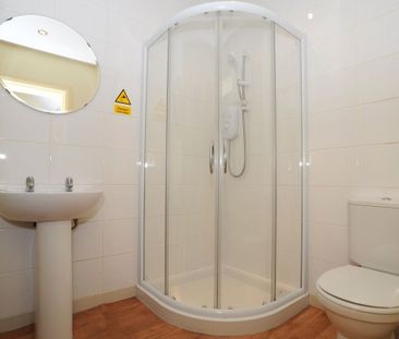 MODERN STUDENT 2 BED FLAT 400 METRES TO UNIVERSITY AND 200METRES TOWN - Photo 6