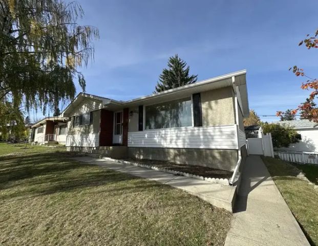 Detached home with double detached garage. | 804 104 Avenue Southwest, Calgary - Photo 1