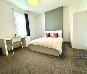 8 bedroom end of terrace house to rent - Photo 3