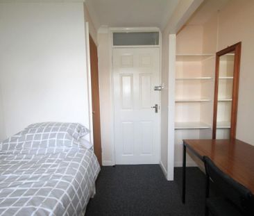 4 bedroom semi-detached house to rent - Photo 1