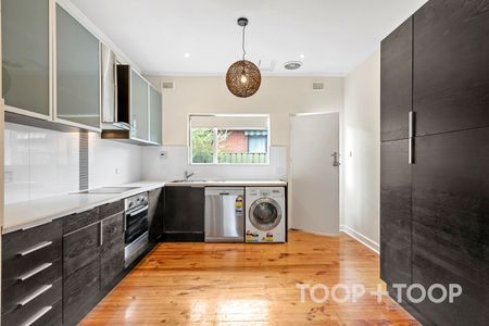 Spacious updated 3 bedroom homette - Photo 5