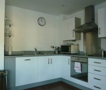 2 bedroom flat to rent - Photo 2