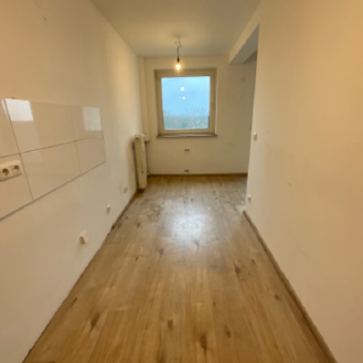 Demnächst frei! Moderne 2-Zimmer-Wohnung in Duisburg Röttgersbach - mit neuem Laminat - Photo 1