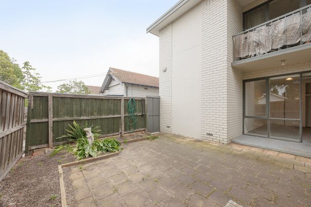 2/114 Smith Street, Thornbury VIC 3071 - Photo 1