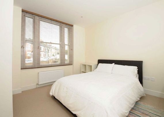 Lebanon Gardens, SW18 1RH, London - Photo 1