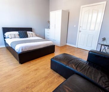 1 bedroom in a house share to rent - Photo 4