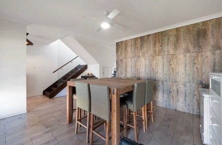 Coopers Plains - Photo 2