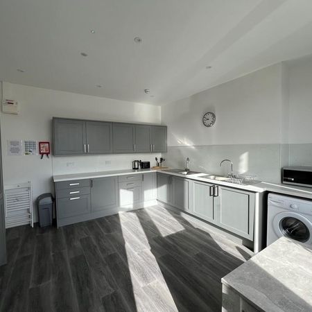 1 bedroom in a house share to rent - Photo 3