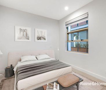 Stunning Sunny, Leafy Apartment - Photo 3