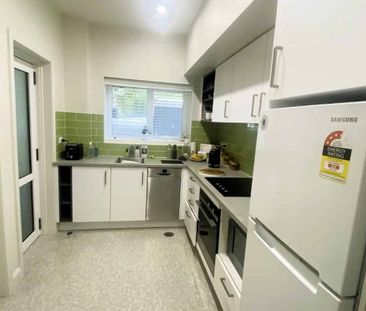 Gem on Oriental! - Photo 4