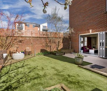 4 bedroom detached house to rent - Photo 1