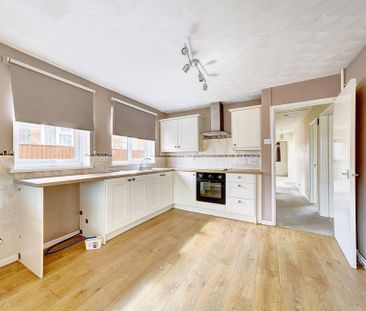 3 bedroom semi-detached bungalow to rent - Photo 5