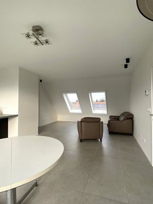 Modern dakappartement gelegen in het centrum - Photo 1
