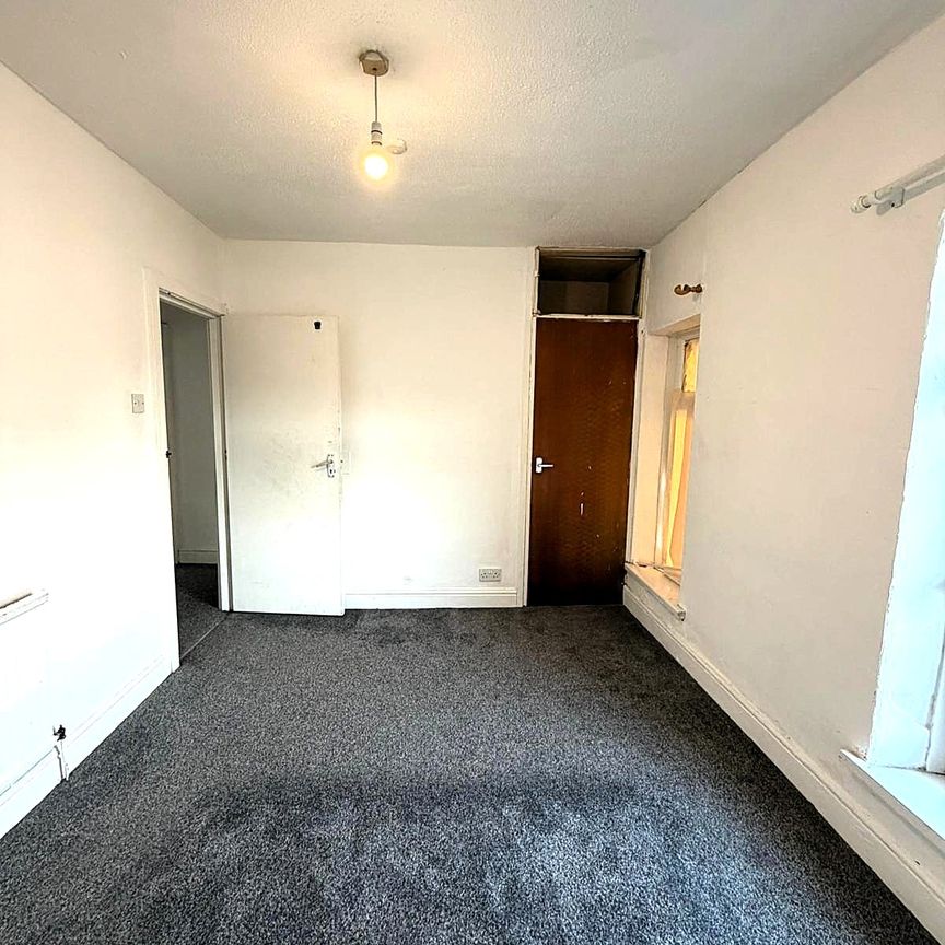£950 PCM, Three Bedroom House with Enclosed Garden in Birchwood Avenue, Treforest, Pontypridd, CF37 1TZ - Photo 1