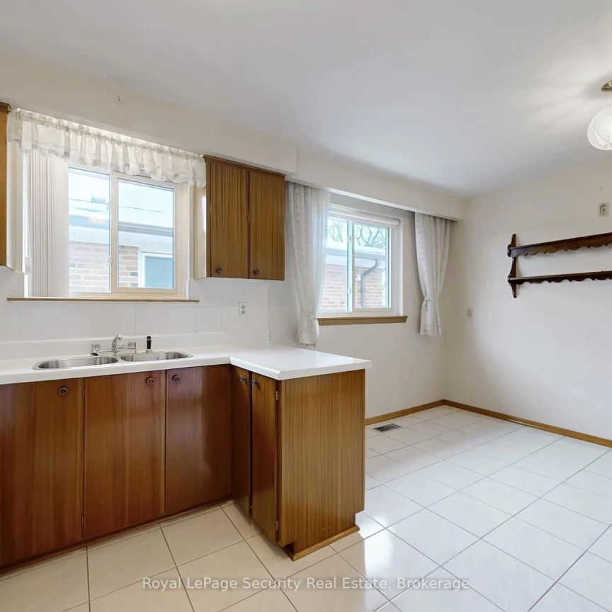 26 Starview Drive #Upper - Photo 1