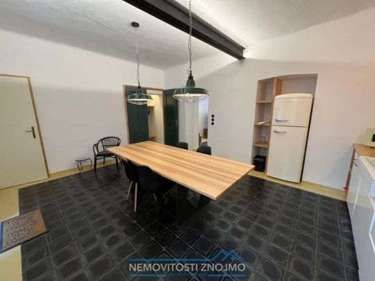 Exkluzivní byt 2+kk, architektonický skvost, centrum Znojma - Photo 1