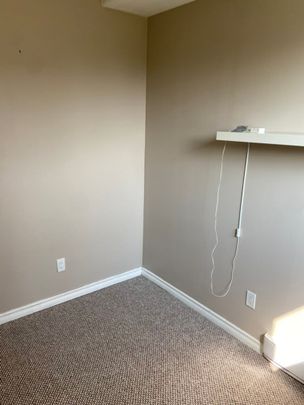 Stonebridge - 2 Bedroom/1 Bathroom Lower Unit - 554 Senick Cres - Photo 1