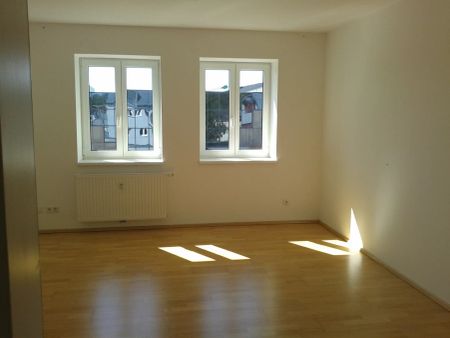 Sonnige, großzügige 3-Zimmer-Wohnung mit überdachtem Balkon und möblierter Küche in zentraler Lage in Ried - Foto 3