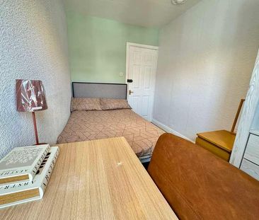 Bed // West End // Student House // Aug, LN1 - Photo 1