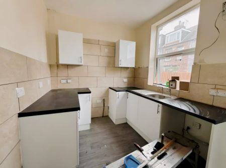 4 Bed 1 Bath - Photo 2