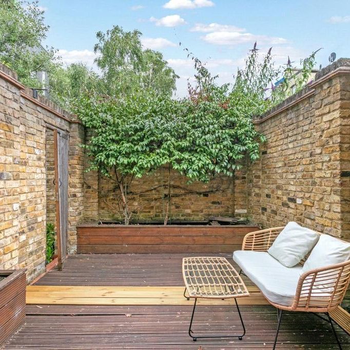 3 bedroom apartment to rent - Photo 1