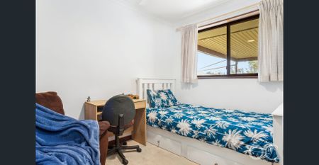 Open the Door to Family-Friendly Living in Aberfoyle Park - Photo 2