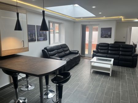 Flat 2 674 Bristol Road All Bills Included - Photo 3