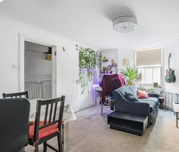 2 Bed Terraced House, Queen Square, BN1 - Photo 1