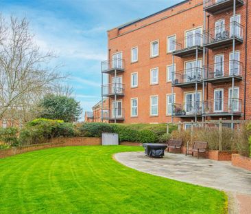 1 bed Flat To Let - Photo 2